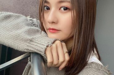 髪の毛伸びた﻿
﻿
みんな長いのと短いのどっちがすき？﻿
﻿
次美容室行く時切るか迷う〜！...