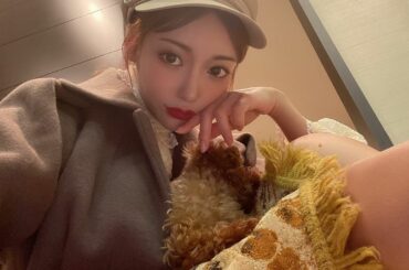 くぴちゃん(愛犬)がコートの中に潜り込んで寝ちゃうもんだからかわいくてコート脱げません
あったかい.......