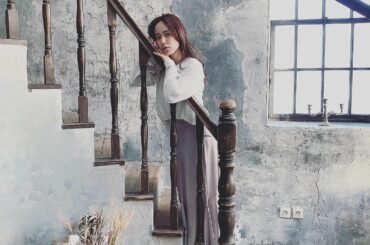 家での撮影だと背景が全く一緒だから、スタジオとか行くと雰囲気変わって新鮮でいいよね...