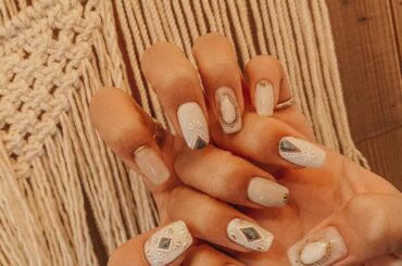 ．
とある撮影があるため白
@chipieee_chiko ちゃんが産休中なので
初めましてだと思ったら
まさかの前行ってたサロンでもお世話になってた
@chi...