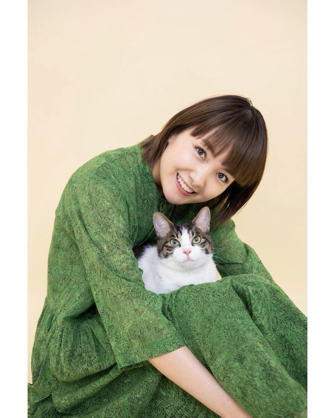 葵わかな ザ テレビニャン 愛猫 梅吉と撮影してもらいました きゃー 本当にありがとうございます笑 梅ちゃん可愛すぎる 緑のワンピースと梅ちゃん の緑の目の色がぴ Moe Zine 葵わかな ザ テレビニャン 愛猫 梅吉と撮影してもらいました きゃー 本当にありがとうございます笑 梅ちゃん可愛すぎる 緑のワンピースと梅ちゃん の緑の目の色がぴ Moe Zine