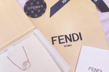 秘密にしようか迷ったけどやっぱり自慢しちゃお #誕生日プレゼント #ブレスレット #fendi...