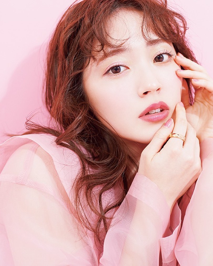 鈴木愛理 Ray Magazine Visee Kose 本日発売のray4月号の 裏表紙 にこの写真の私がいます Visee Kose さん Moe Zine