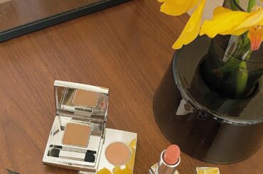 nude pink 
khaki
・
春メイク、組み合わせ無限大で楽しいね 
ひとつ前のPOSTはこの組み合わせ。
・
RMK ザ ベージュライブラリー アイシ...