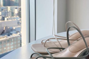 .
皆さん、
夏のシューズに関して沢山のリクエストありがとうございます
参考にさせていただきます...!

こちらは3月発売のストラップサンダル
...