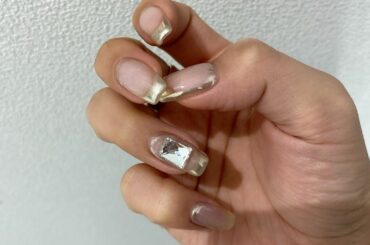 にゅーねいる！
左右違くて可愛いの
黒フレンチ初めてしたけどお気に入り
@conrat_mika ちゃんありがとう
#nail #newnail...