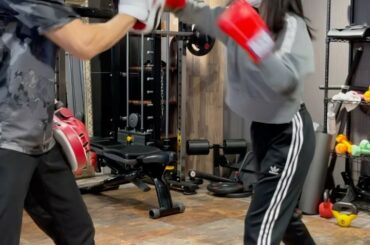 いつもお世話になっている @earth_rapport さんでボクシングをやりました
.
めっちゃ汗かいて代謝良くなりそう
今後もやり続けたいな〜︎
.
...