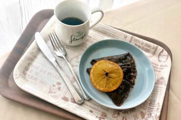 こんなに時間に甘いものが食べたくなったので写真で我慢

この間作った
ココアクレープシュゼット
お家でフランベ無事にできて嬉しかったなぁ。
クレープの端のパリパ...