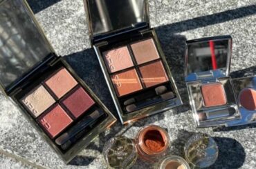 マスクをすることが当たり前になり、メイクは自然と目元に視線がいくように。
顔が半分隠れていても顔は華やかにしたいから、アイシャドウはカラー系のものを。「...