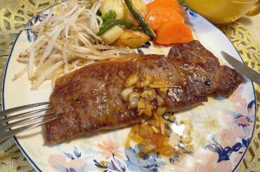 .
今日のご飯は頂き物のステーキでした

とろけた。

#なんキッチン #ステーキ
#おうちステーキ...