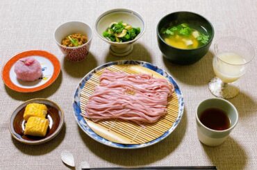 桃の節句

祖母がひな祭りだからと
白酒をくれたので
こんなご飯になりました

#早織飯
#今日のごはん
#ひなまつり

さくらうどん
だし巻き卵
三つ葉と豆腐...