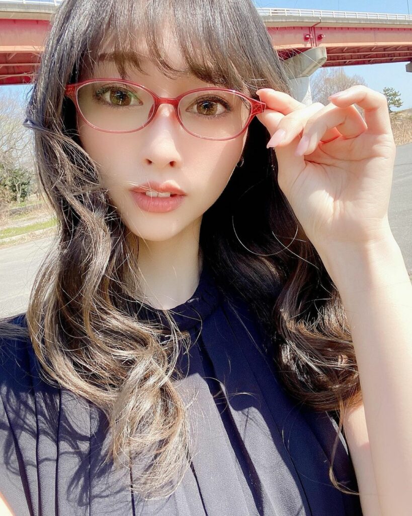 めがね女子 Moe Zine めがね女子 Moe Zine