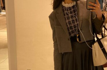 私服でございます
太めのベルトと短いジャケットが可愛い
あ、最近コードのイヤホンばっか使っちゃう笑
充電切れの心配とかないしでも絡まるの嫌だ

#zara #ジ...