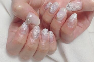 .
撮影に合わせて白にパールつけて銀箔も
ウェディングネイルみたいになったかわち！
.
.
.
#nail #nails #nailart #naild...