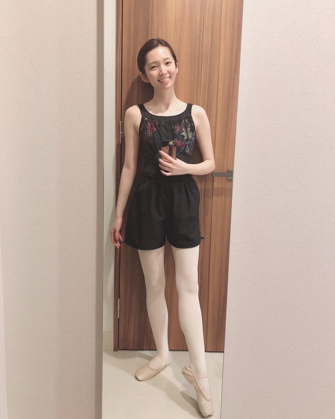 朝香りほ 全身チャコット ダイエット計画開始したのも レオタード着たのがきっかけ 身体のラインが誤魔化せないから 頑張ろ ってなりました 笑 痩せてよ Moe Zine