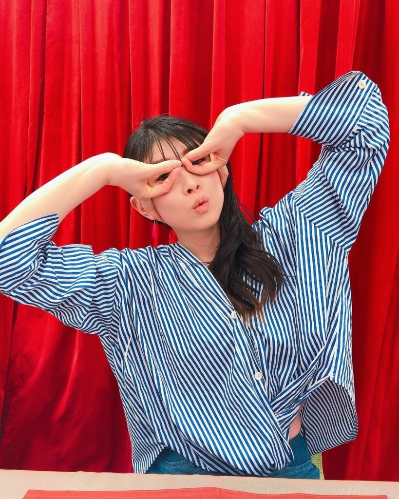 逆さメガネポーズ Moe Zine
