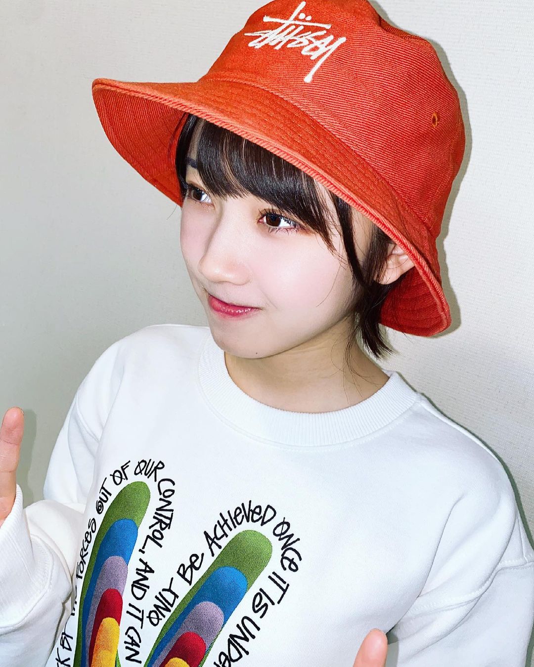 岡田奈々 娘の１７歳の誕生日に トレーナーとバケットハットを プレゼントしました 自分の趣味を押し付けた 親のエゴというやつです ストリートファッション 可愛いです Moe Zine