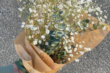 .
お花はいつもらっても嬉しいな。
わたしの好きなかすみ草
#flower #お花 #花のある暮らし #かすみ草 #花束...