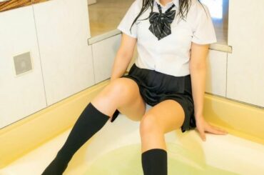 お風呂×制服 10
.
.
撮影／門嶋淳矢さん @junkado88
.
.
 #写真#ポートレート#ガールズフォト#人像
#お風呂#制服#グラビア#...