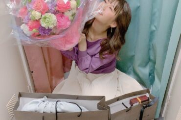 今日の放送終わりにビジネスクリックのスタッフの皆さんからお誕生日祝いにと素敵なお花とプレゼントをいただきました

うれしすぎるうう、、

ビジネスクリックの現場...