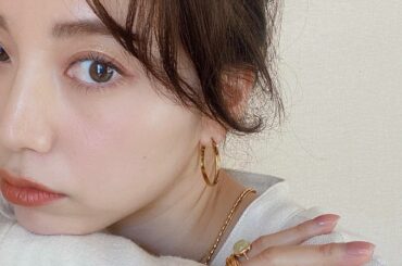 お気に入りメイク
リールにHow toアップしました。
・
ポイントはチークを丸く入れて
同じ色をアイメイクのベースに使っていること
統一感と血色が足されるので...