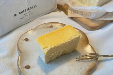 .
念願の @mr.cheesecake.tokyo のチーズケーキ
酸味があって濃厚ですっごくおいしかった！
ミスチのチーズケーキのためにいつもより少し早起き...