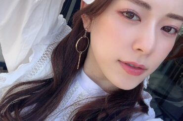 日焼やけ止めのALLIEからノーファンデUVがでたよー

この写真のメイクもノーファンデUVのアンニュイ パープルを使ってメイクしてて、ファンデーションはしてな...