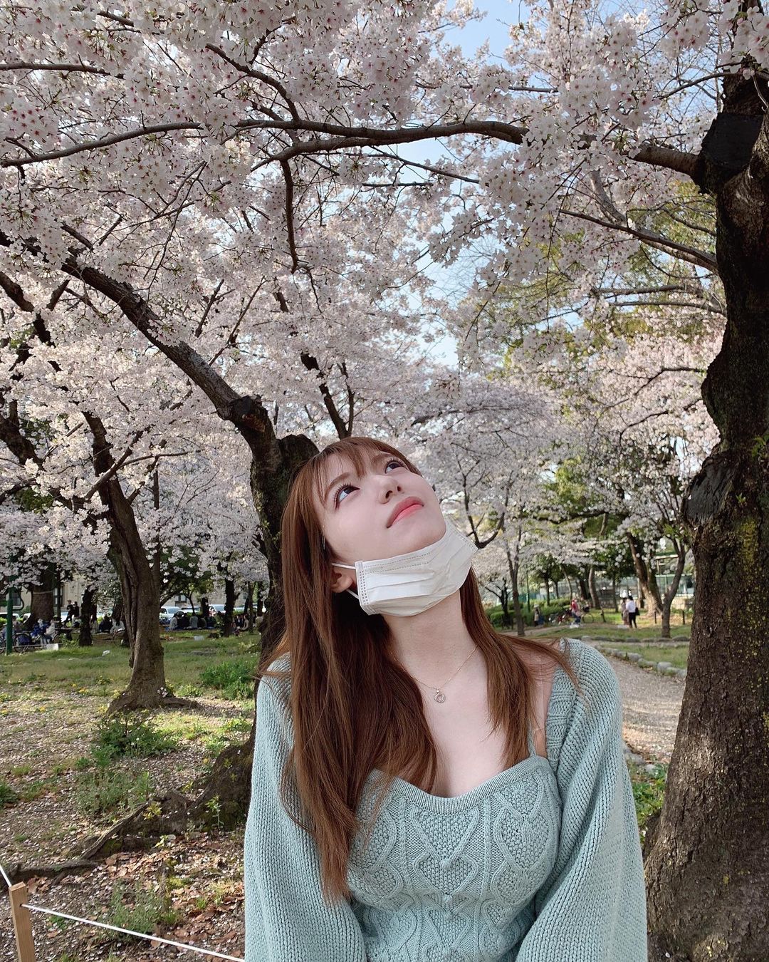 星島沙也加 昨日の雨で散ってしまったと思ったけど 今年も少しだけ桜が見れた 鶴舞公園 お花見 桜 名古屋 Moe Zine