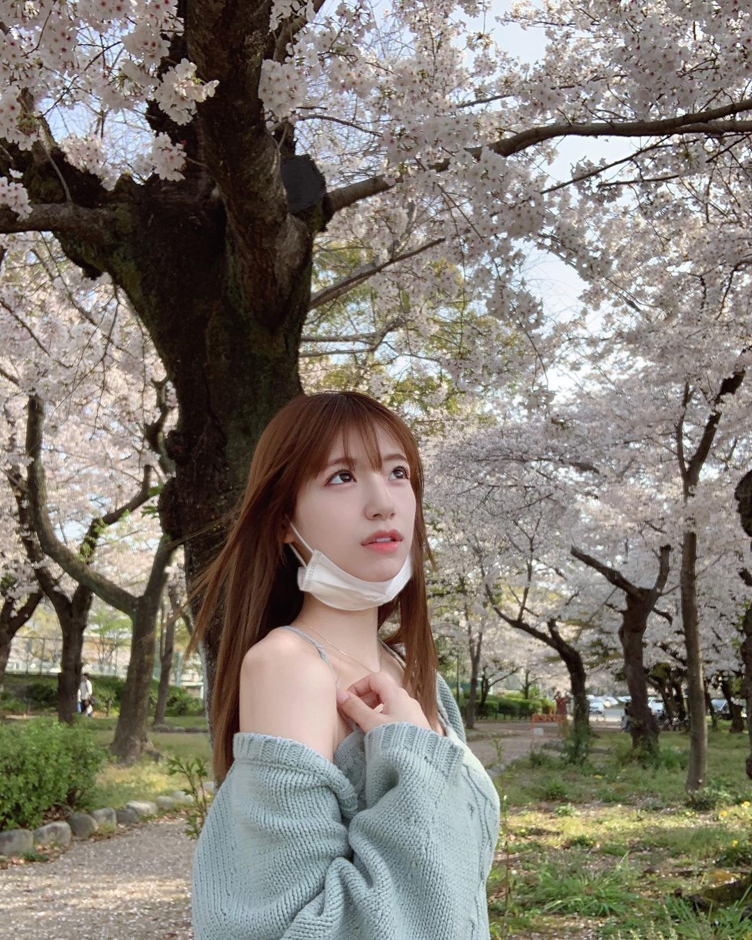 星島沙也加 昨日の雨で散ってしまったと思ったけど 今年も少しだけ桜が見れた 鶴舞公園 お花見 桜 名古屋 Moe Zine