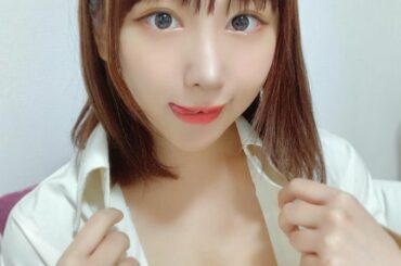 彼シャツちらり♡
　
LINE LIVE配信ありがとうございました！！
みんなの声が聞けないのが寂しいけど
同じ時をいっしょに過ごしてると思うとそれだけでうれし...