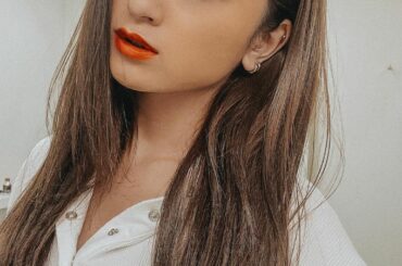 ．
そおいえば、いつもより明るめヘアーにしてきましたっ︎
少しレイヤー入れて軽くしてもらって
いつもの最強トリートメントも...