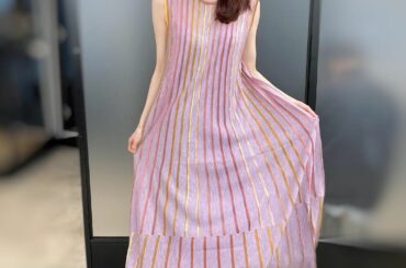 「ワンピースどこのですか？」と質問いただきました
『LAGUNAMOON（ラグナムーン）』の新作、シアーレインボーニットワンピースです。

美しくて華やかなレイ...