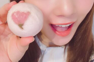 
﻿
さくらまんじゅう。﻿
﻿
﻿
#juicejuice #稲場愛香 #まなかん #アイドル #idol ﻿
#桜 #さくらまんじゅう #和菓子 #春だね ...