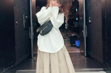 .
見て見て〜
いつもと違うテイストの服♡
こーゆーのも普段着には好きです

髪型がライブ仕様やけん
私服でこの髪型すると頭デカイね。笑

#ネックレス → #...