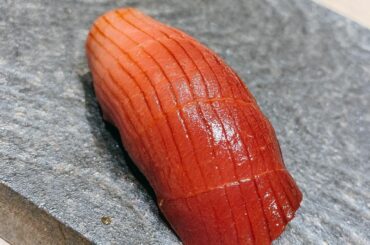 お寿司ってやっぱり最高。
マグロが美味しかったなぁ

カウンターキッチンのある家に住んだら出張寿司を、おうちに呼ぶのが夢です

アワビの肝×生クリームも美味しか...