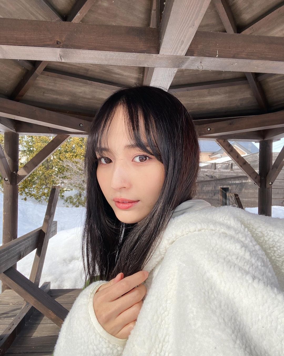 山賀琴子 実家で過ごした1日 この日はリモートで打合せがあったのでノーファンデで過ごしました アリィーから新発売の ノーファンデuv の サニー アプリコット Moe Zine