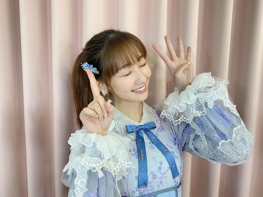 柏木由紀 𓂃𓈒𓏸 本日デビュー14周年を迎えました 中学3年生だった私もまもなく30歳に 時の流れをいやでも感じますね これからもakb48の柏木由紀を ど Moe Zine