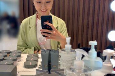 _

パッケージデザインも中身も
リニューアルされた

Chacott COSMETICS 

これまでは黒いケースのイメージだっけど、
グレーにピンクのライン...