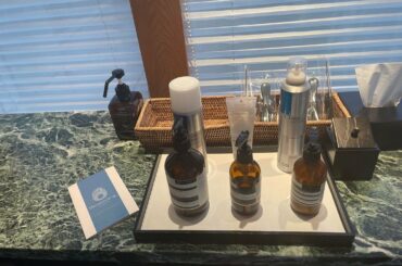 大好きな愛用しているコスメ.オモロヴィッツア　@omoroviczajapan のスパトリートメントをしに
ハイアット東京パークシエスタに行ってきました
パーク...