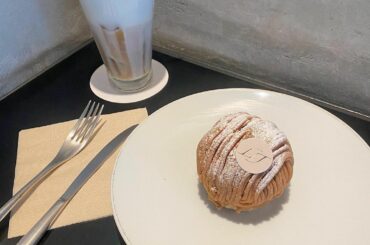 ふと寄ったケーキ屋さんがオシャレすぎて
とても幸せな時間を過ごせました

モンブラン下はさくさくだけど
栗の部分はとろけちゃうくらい美味しかったです

カフェで...