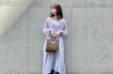 今日はラベンダー気分だった
fifthのロングシアーシャツだよー！！

後ろにリボンが付いていて、
ウエストマークすることもできるの

私はボタンを何個か開けて...