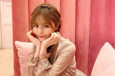 久しぶりにカメラ目線
﻿
ピンクの空間可愛いな〜
﻿
﻿
Instagramって私だけかもしれないけど﻿
どこ見てるの？って写真あげがち
﻿
（オシャレ感出した...