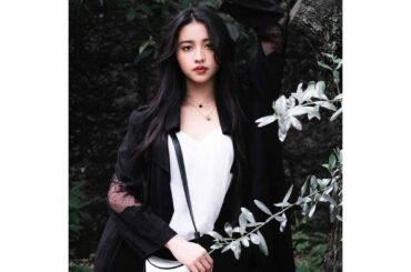 モノトーンでエッジが効いていつつエレガントなアレキサンダーマックイーンのバッグに、レースコートを合わせました！

@alexandermcqueen
#mcqu...