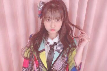 りんごヘアー似合ってますかー？

衣装本当に可愛いくて大好き

 #りんごヘアー  #ネクタイ  #ウェーブ巻き...