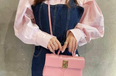 #のんの私服 

形が可愛くて一目惚れしたお洋服と、
大好きなPINKのバッグです。

最近はネットショッピングで
ぽちぽちしちゃう…

ピンクの絵文字で
コメ...