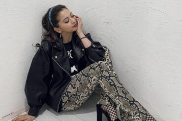 お気に入りのヒール

あみあみのブーツ欲しいなって
おもってたんだけど無かったから
自分で作っちゃった

12センチヒールで前底もしっかり厚さ出したから
歩きや...