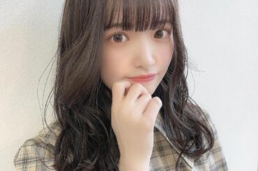 髪の毛を綺麗にしてもらいました

この間、質問返ししたときに
髪色がわかりやすい写真のリクエストの声が多かったので
2枚目に載せてみました！

色味はミントグ...