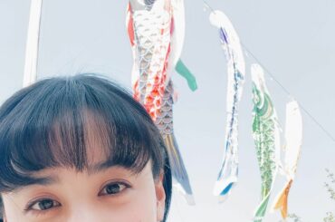 現場で泳いでた鯉のぼり。
衣装が、ちょっと訳あって載せられないので、切ったら顔半分になりました…...