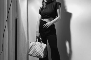 お仕事帰りの
セットアップ大好きなので、撮影の日はセットアップになりがち。。。です気合を入れたいときはセットアップでも黒を選びますね

ところで、顔を見るだけで...