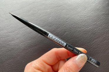 これを超えるものがいない！『セザンヌ 超細芯アイブロウ』。もう100本近く使ってる。いや、100本越えてるかもしれない。

デパコス含め何百本もアイブロウペンシ...